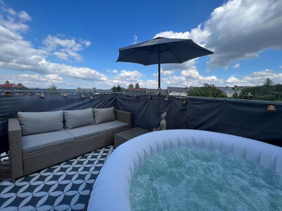 Apartment Pretty Rooftop Jacuzzi *
